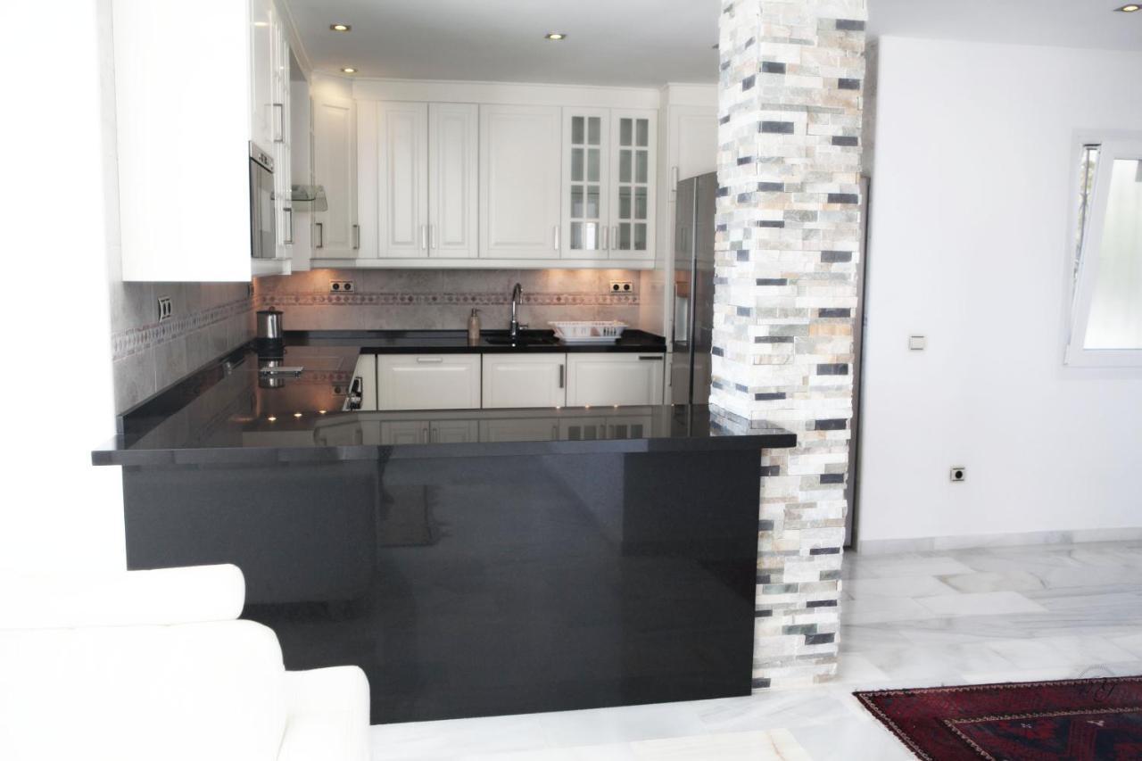Luxury Puerto Banus Penthouse With Parking & Wi-fi Lägenhet Marbella
