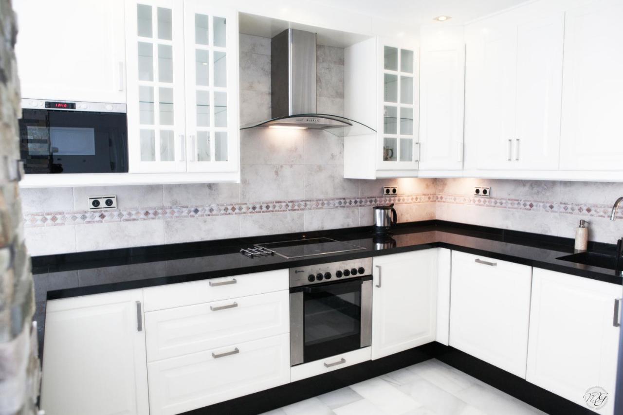 Luxury Puerto Banus Penthouse With Parking & Wi-fi Lägenhet Marbella